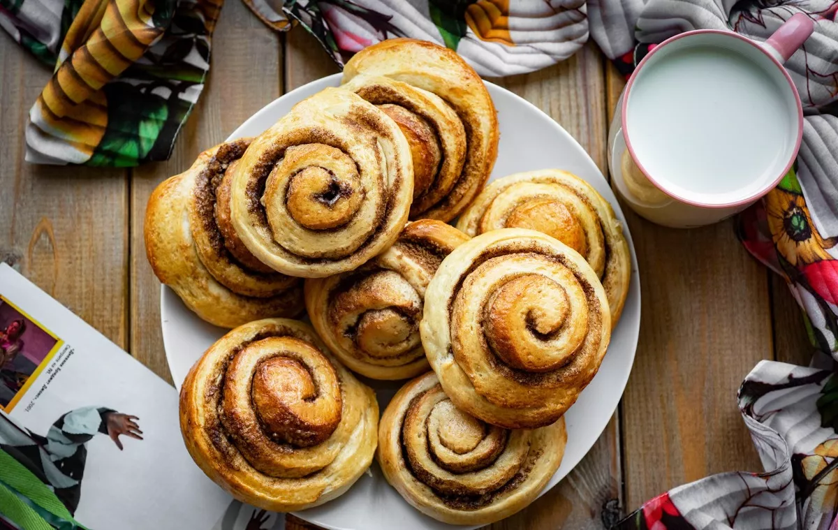 Vanilla buns with sugar and cinnamon