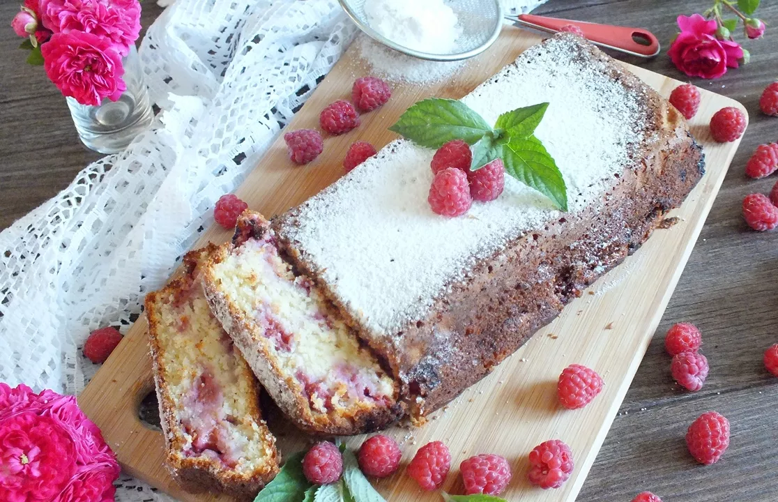 Curd cake with raspberries

