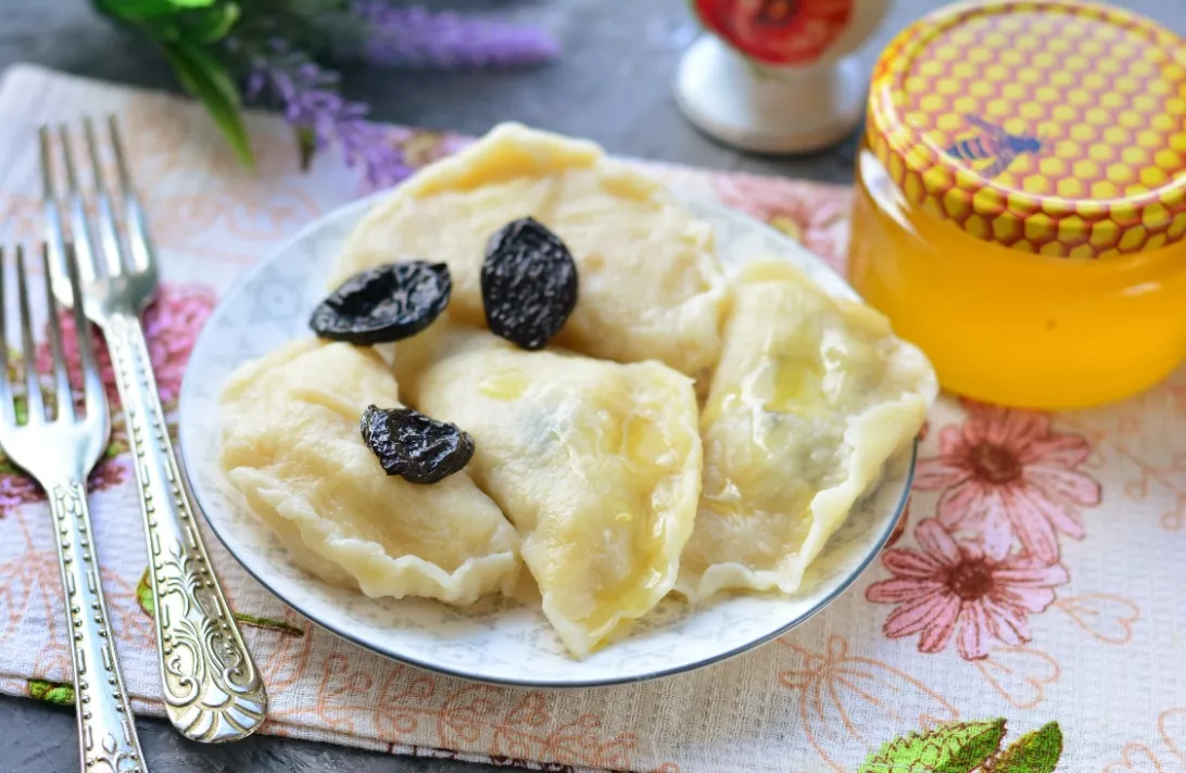 Dumplings with plums