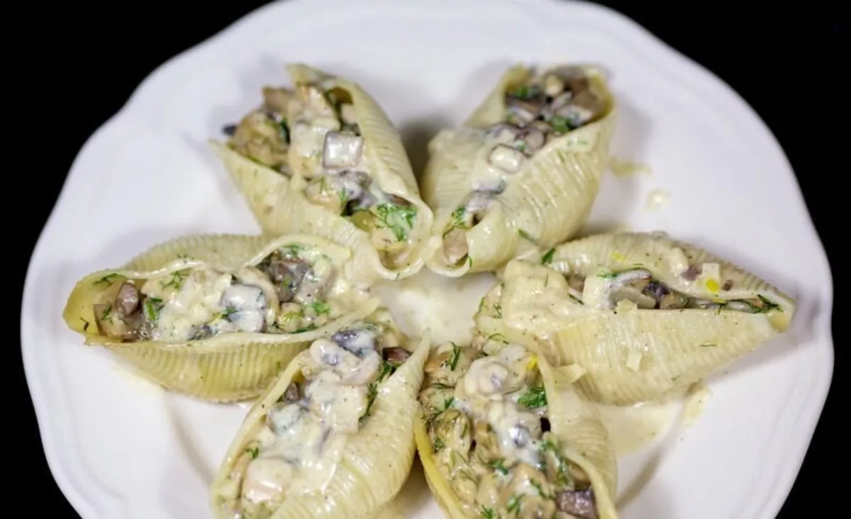 Chicken and mushroom stuffed pasta