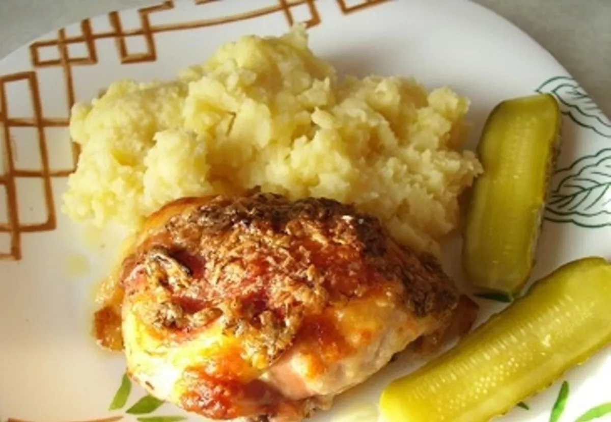 Chicken in the oven with cheese and mayonnaise