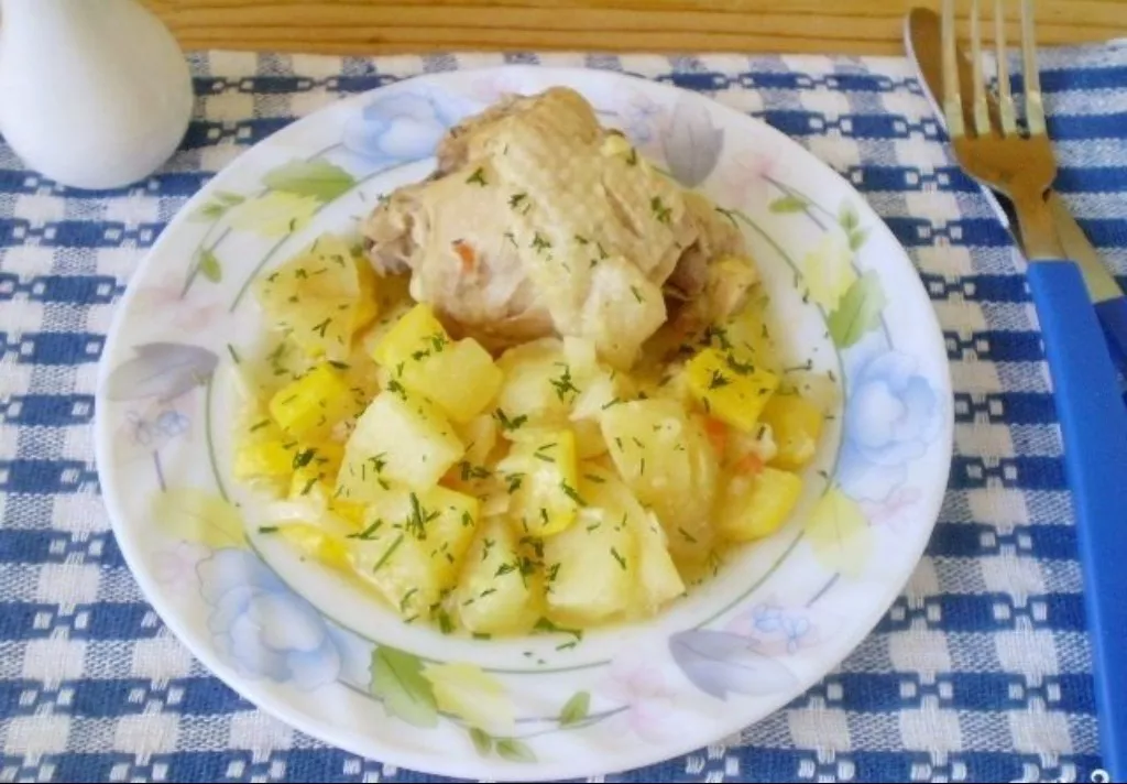 Chicken with vegetables and zucchini