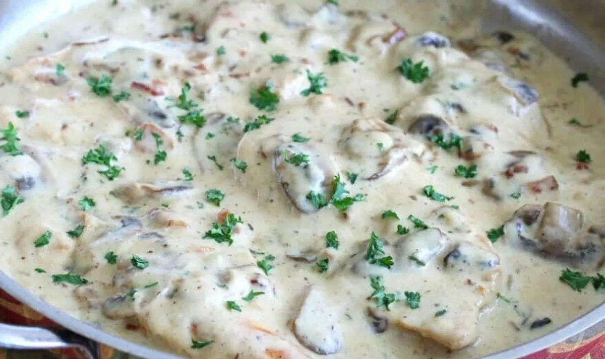 Chicken fillet with mushrooms in creamy sauce