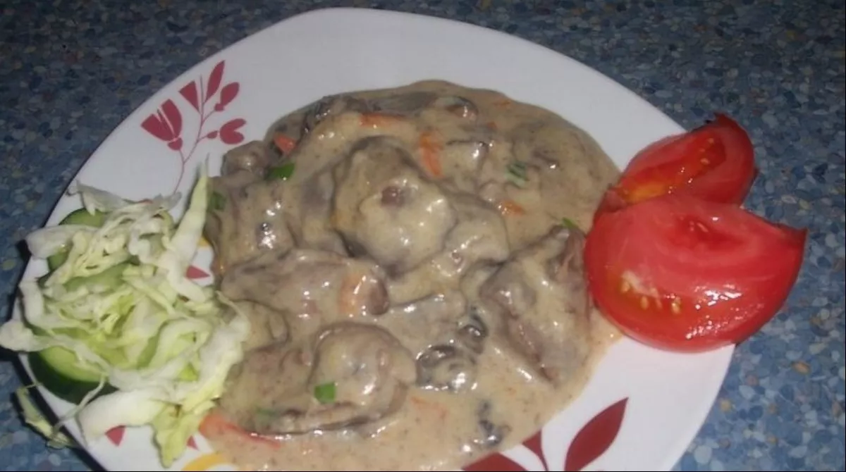 Chicken liver in sauce