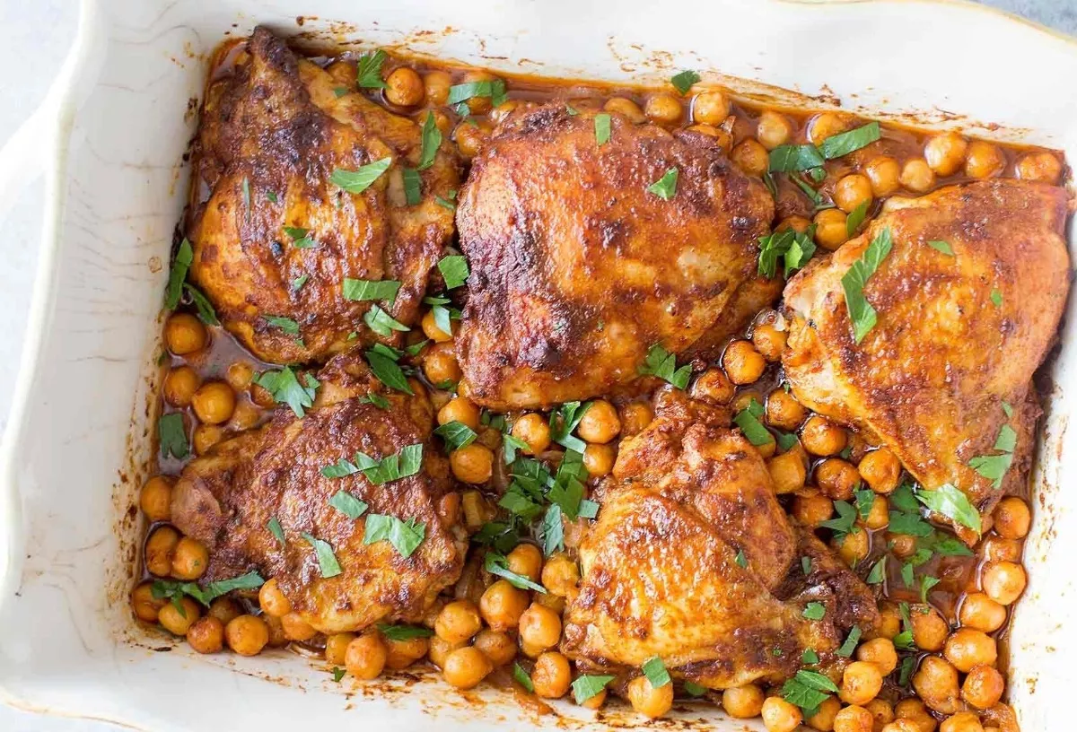 Chicken thighs with bell pepper and chickpeas