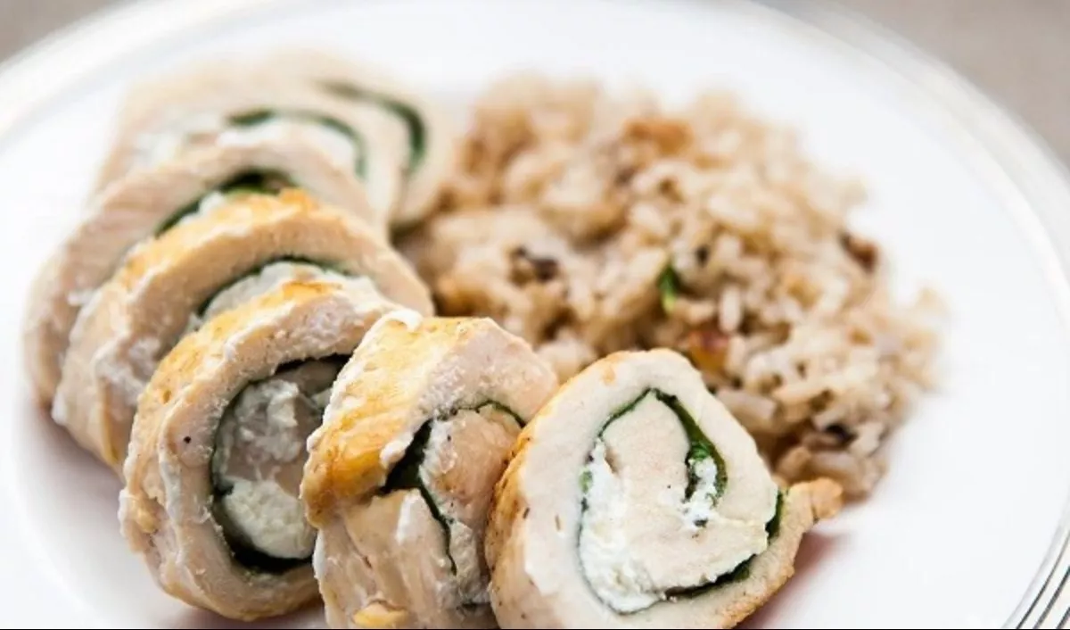 Chicken roll with cheese and rukola