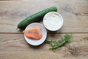 Prepare all the ingredients. Wash the cucumber thoroughly and dry it.