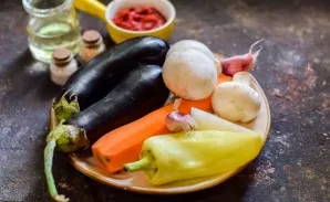 Prepare all the ingredients. Clean and wash vegetables, dry.