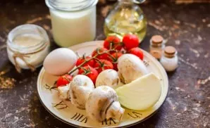 Prepare all the products according to the list, if you want, you can use other mushrooms for the recipe.