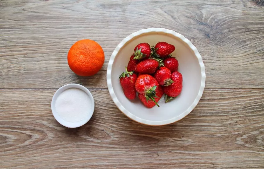 Prepare all the necessary ingredients. Sort the strawberries, removing spoiled and rotten berries, wash and dry. Wash the tangerine with ...