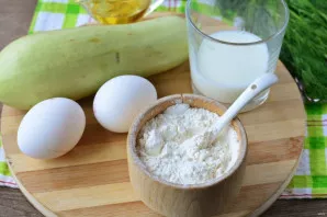 Prepare all the ingredients for making cakes.