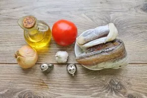 Prepare all the necessary ingredients for the preparation of Greek fish.