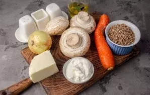 Prepare all the necessary ingredients. Choose mushrooms large, but if you cant find them, take what you have, but increase their number.