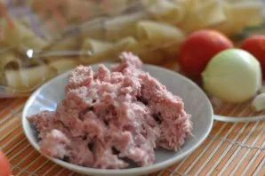 Prepare food. Rinse the vegetables thoroughly with water.