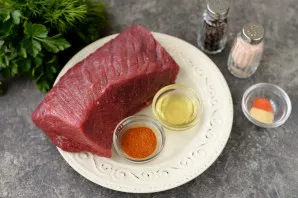 Prepare the necessary ingredients. It is better to take beef from the shoulder or back. Remove the meat from the films and veins, rinse w...