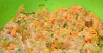 Make minced meat. Chop the turkey together with onions, carrots and garlic. Mix the mixture with salt and pepper.