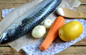Prepare all the necessary ingredients. If you bought frozen mackerel, it must be defrosted naturally. Leave at room temperature for 1.5-2...