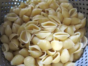 The recipe for making pasta baked in the oven is quite simple. First you need to boil the pasta in salted water, 3 minutes less than indi...