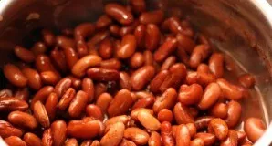 First you need to soak the beans. Soak for several hours. Then change the water and cook for 1.5 hours over low heat until the beans are ...