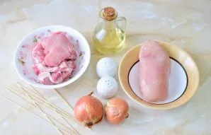 Before you start cooking, prepare all the ingredients. Take meat, pork and chicken without bones. Can be done with a little fat. As a res...