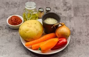 Prepare all the ingredients. Predetermine the broth so that it boils. For the broth, take a pot of a suitable volume, put the beef, any p...