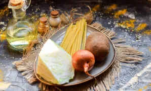 Prepare the ingredients. Prepare chicken broth in advance.