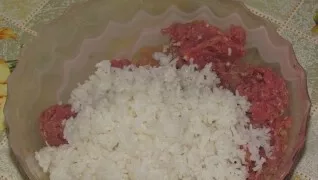 First you need to boil the rice, so we wash it thoroughly several times, and then we set it to simmer over low heat. When the rice is hal...