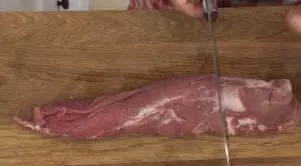 Cut the pork tenderloin into pieces, the width of which will correspond to the width of the