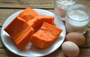 Prepare all the necessary ingredients. I advise you to take a nutmeg pumpkin, it has a bright orange-pink color and a rich aroma. Remove ...