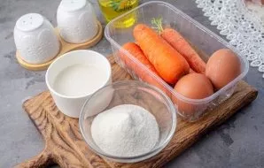 Prepare all the ingredients. Semolina, if desired, can be replaced with flour. Milk, can be replaced with kefir or sour cream, will also ...