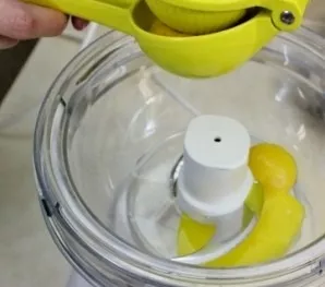 Put the egg yolks, lemon juice and sugar in a container or bowl of the food processor (if you use a mixer).