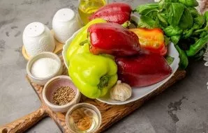 Prepare all the ingredients. Rinse the peppers well, dry with paper towels.