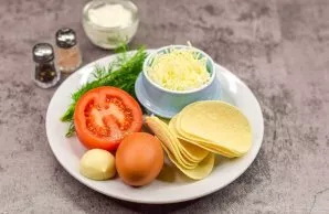 Prepare your ingredients. Boil the egg in advance.