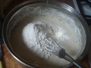 Pour water and sunflower oil into a saucepan, add salt, pepper, bring to a boil. Cool to room temperature and add yeast, flour and knead ...