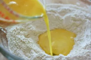 Pour the yeast with warm water and add a pinch of sugar. Leave for 10 minutes so that the yeast begins to act. Meanwhile, in a deep bowl,...