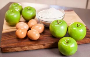 Prepare the ingredients, preheat the oven.