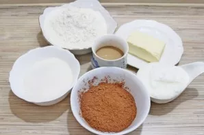 Prepare all the necessary ingredients. Remove the butter from the refrigerator 1-2 hours before cooking so that it is very soft. Dissolve...