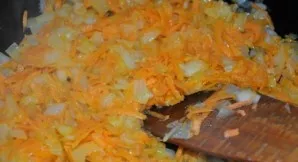 Finely chop the onion, and grate the carrots on a coarse grater. Then fry everything together a little in vegetable oil.