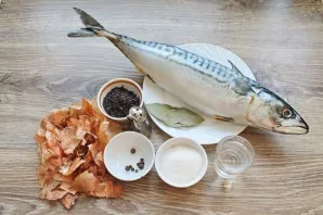 Prepare all the necessary ingredients. We need a clean plastic bottle with a volume of 1.5-2 liters.