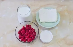 To prepare a cocktail, prepare all the necessary ingredients. You can slightly change the proportions to your liking.