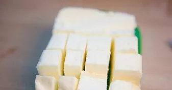 First, remove the cherries from the freezer (if you have frozen ones). Preheat the oven to 175 degrees. Cut the soft butter into cubes.