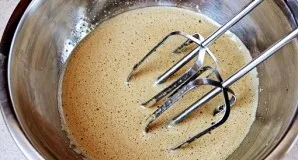 In a deep bowl, mix the eggs, sugar, coffee and a pinch of salt. Beat everything until smooth.