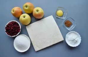 Prepare the ingredients. You can use the already prepared puff pastry without yeast or make it yourself, your choice.