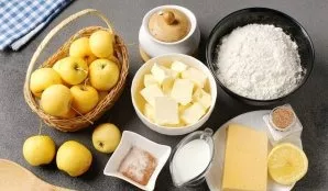 Prepare all the ingredients. You can use any apples, but they are best suited with a slight sourness.