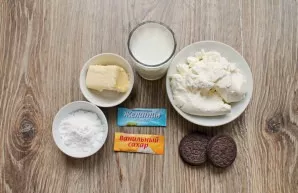 Prepare the necessary ingredients. Melt the butter and cool.