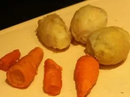 Boil potatoes and carrots. Wipe.