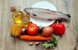 Prepare all the ingredients needed for stewed trout with vegetables.