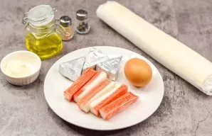 Prepare the ingredients. Boil the eggs. Turn on the oven and preheat, set the temperature to 180 degrees.