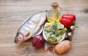 Prepare all the ingredients needed to bake rainbow trout in the oven with vegetables.