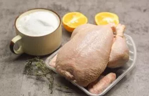 Prepare all the ingredients. Wash and dry the hen.